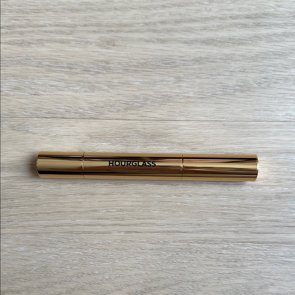 Hourglass Phantom Volumizing Glossy Balm in 85 Secret